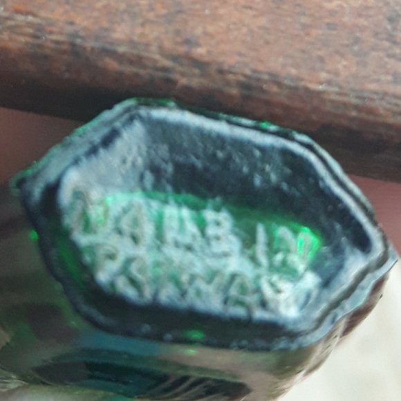 Vintage Glass Bottle with Lid Benjamin Franklin Green Art Glass Dollhouse - Picture 10 of 11